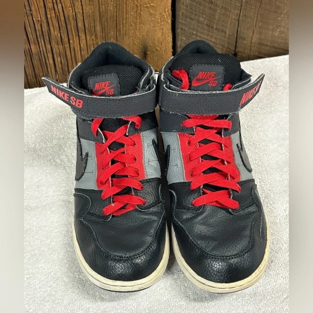 Nike Boys SB Mogan 2 645025-002 Black Gray Red Mid-Top Sneaker Shoes Size 7Y